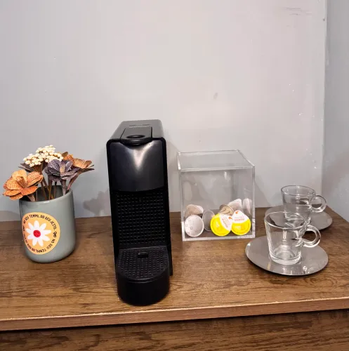Cafeteira Espresso Nespresso Essenza Mini Preta 220 V