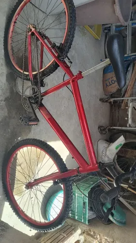 Bicicleta aro 24 de aço carbono. Usada mas bom estado!