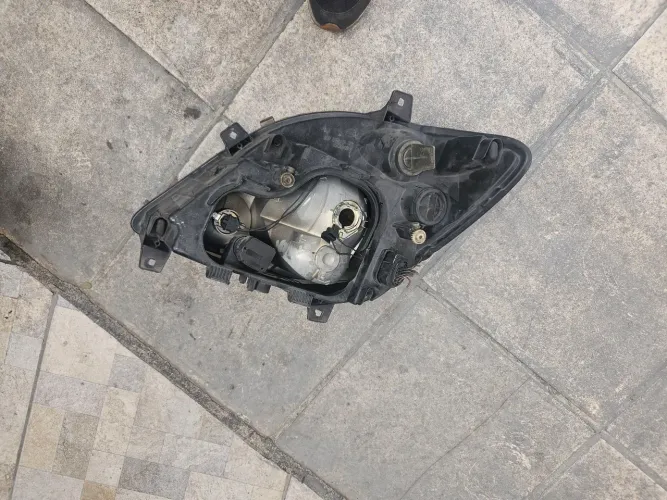 Farol máscara negra
