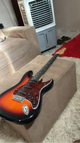Giannini Standard Series G-100 na cor 3TS/TT (3-Tone Sunburst com escudo Tortoise