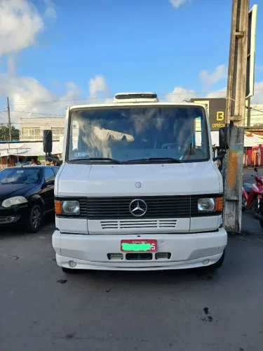 Vendo essa Mecedinha 710 a diesel turbinada, qualquer informação ligue *15