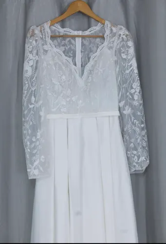 Vestido de Noiva Branco Manga Renda Acetinado - Usado 1x