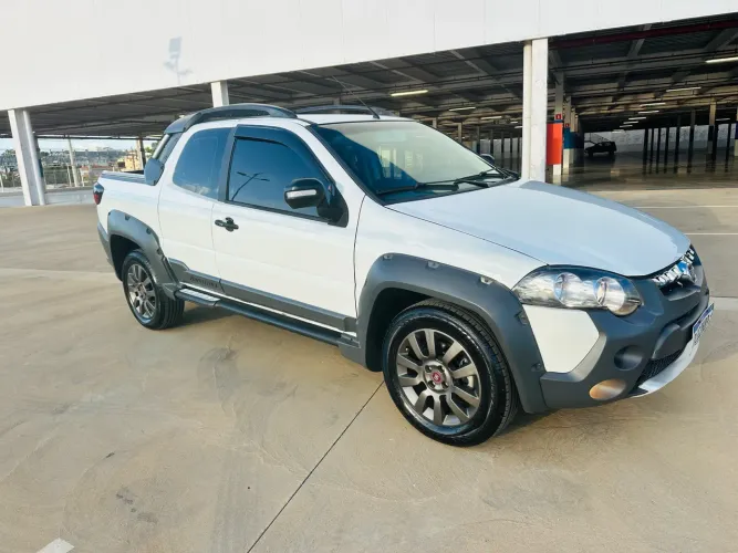 Fiat Strada Adventure1.8/ 1.8 Locker Flex CD 2015
