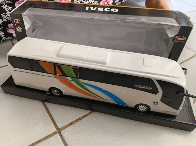 Ônibus de brinquedo 