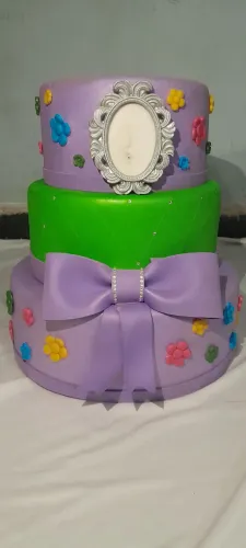 Bolo fake de três andares