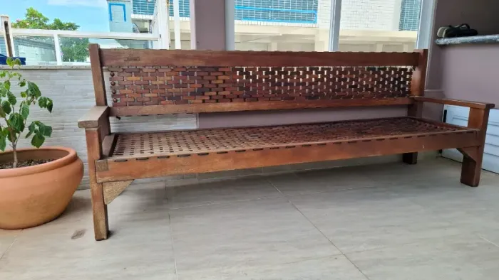 Banco de madeira e corda - usado - fabricado pela Bicho Preguiça.