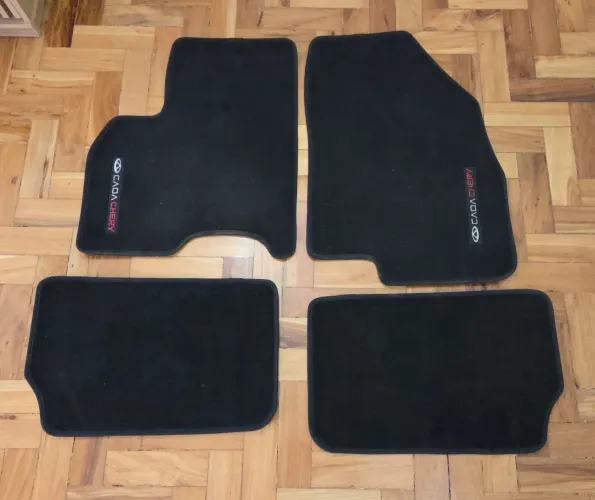 Vendo jogo de tapetes ORIGINAL do Tiggo 8 Pro 2026