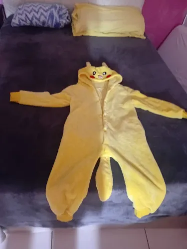 Macacão pijama Picachu tamanho 6