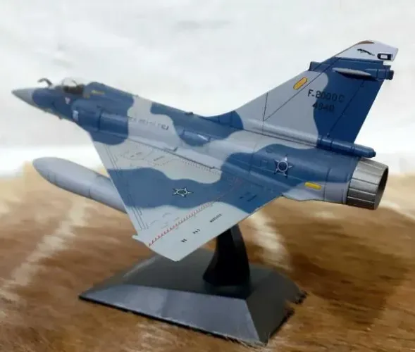 Miniatura Avião de combate mirage 2000 FAB 1/72 altaya