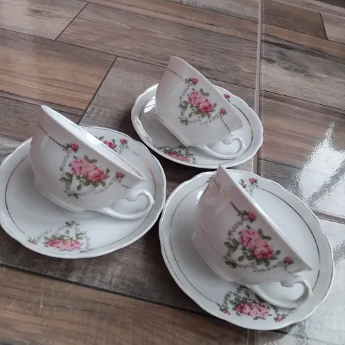 3 xicaras de chá porcelana Real 