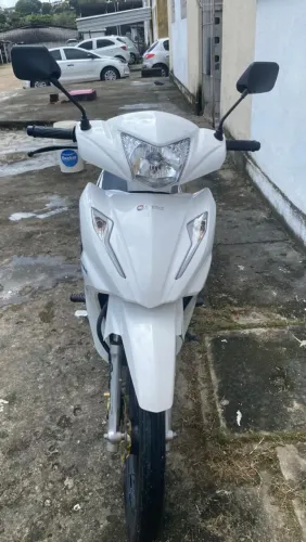 Vendo moto quitada único dono