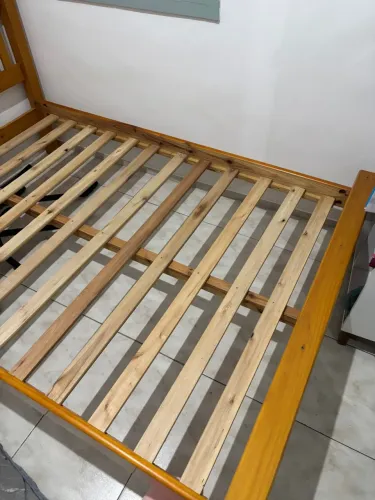 Cama de madeira - 2,05 x 1,43 m