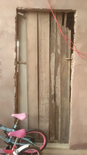 Preciso de um pedreiro no bairro do salvação que saiba sentar caixilho e porta.