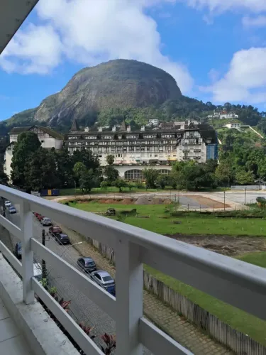 Apto frente Hotel Quitandinha, amplo, sol, Varandas do Lago, excelente preço - Petrópolis