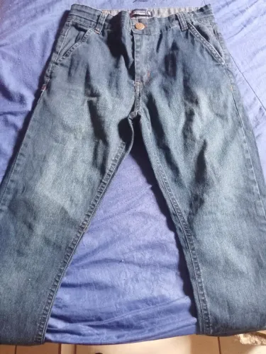 Vendo uma calça masculina jeans nova