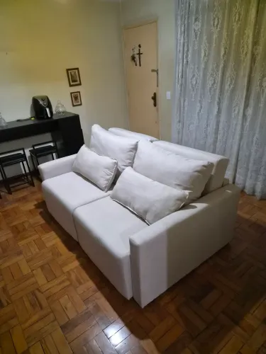Sofá retrátil em linho cru