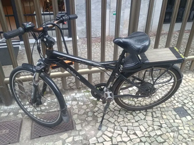 Vendo 2 bikes , 1 elétrica e 1 Caloi 100 bom estado 