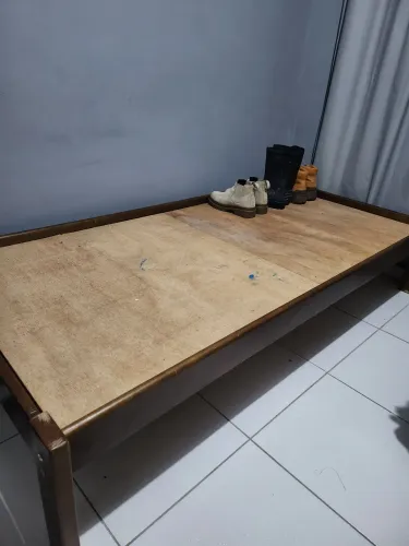 CAMA EM MADEIRA