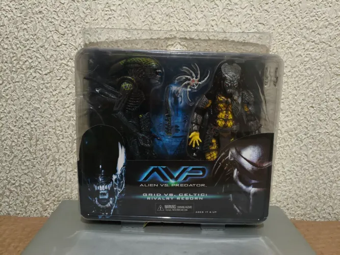 Grid Vs Celtic Rivalry Reborn Neca Original Lacrado Alien Vs predator Action Figure 