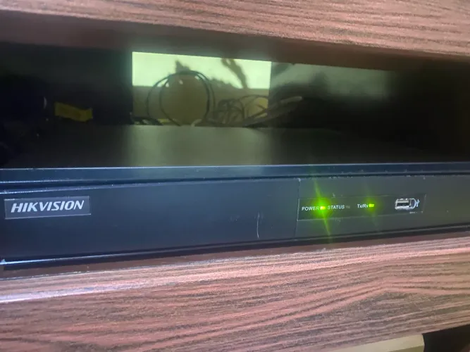 Dvd 16 canais Hikvision com hd 500 e caixa de proteção