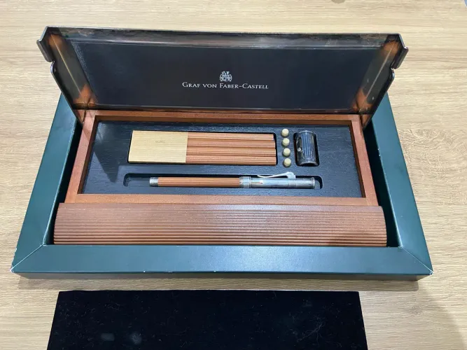Estojo para lápis Graf Von Faber-Castell completo