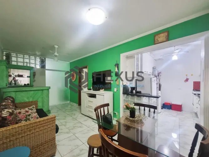 Apartamento reformado com varanda, lazer, piscina e churrasqueira a duas quadras da Praia 