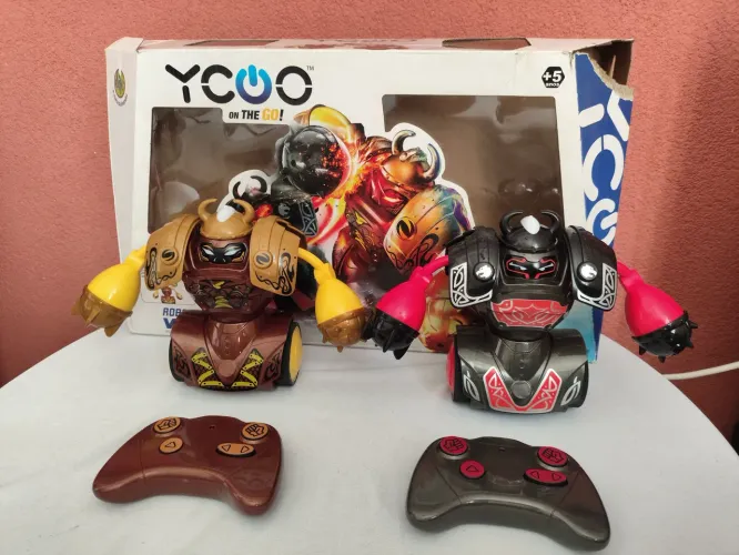 Brinquedo Robô Kombat Vikings X Silverlit com controle remoto.