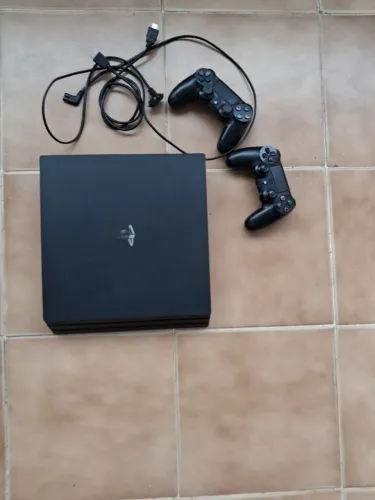PS4 Pro + 2 Controles + 7 Jogos - Funcionando Perfeitamente