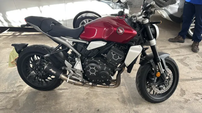 Moto extremamente nova