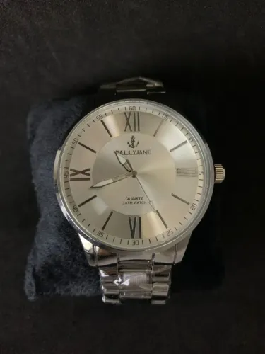 Relógio masculino fundo branco NOVO