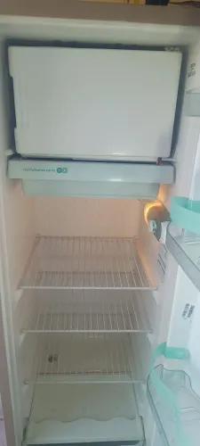 Geladeira funcionando perfeitamente e gelando entrego e recebo local 