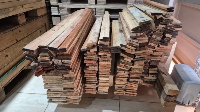 Ripas de pallets medidas 0.80 centímetros, 1mt é 1.20mt, entregamos. 