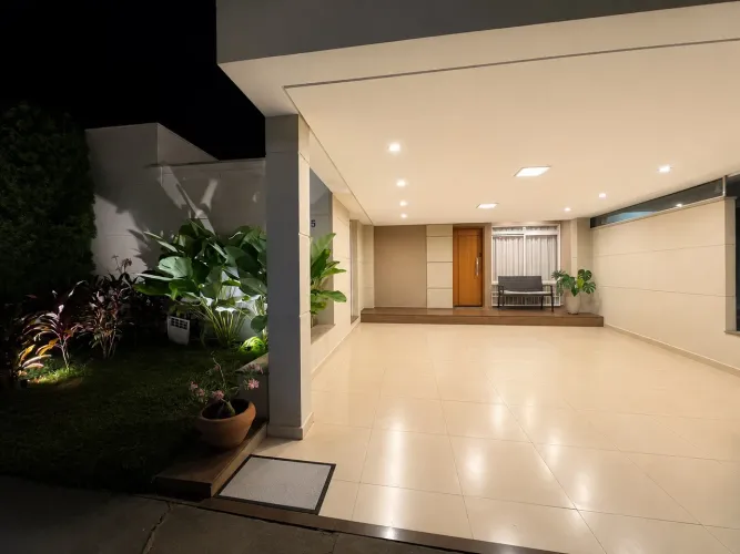 Casa em condomínio, reformada com piscina - Cond. Cidade da Criança