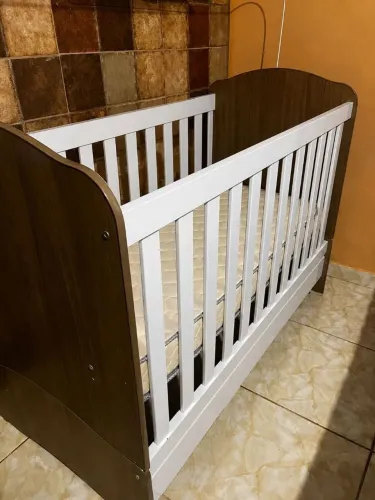Vende-se berço
