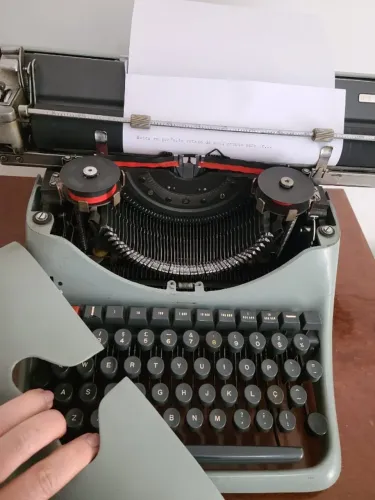 Maquina de escrever OLIVETTI *Lexikon 80