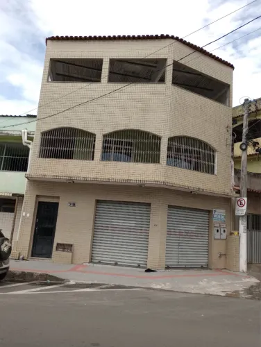 CASA COM GARAGEM E PONTO COMERCIAL