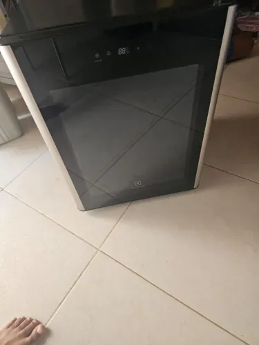 Adega Eletrolux 24 garrafas