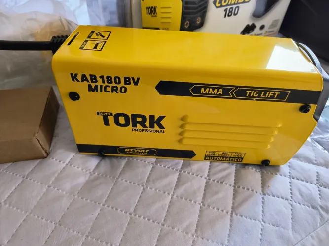 Vendo uma máquina de solda Semi nova 180ah bivolt 127/220