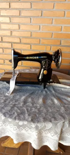 Máquina Singer reta s/ motor.