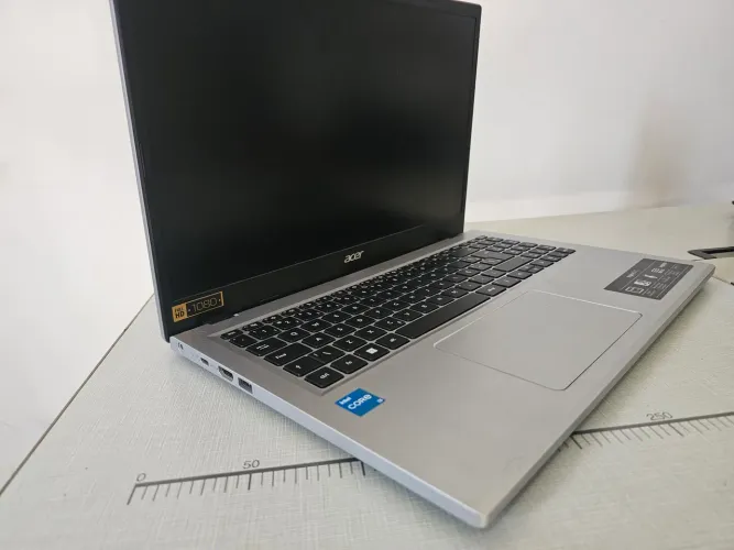 Notebook Acer Aspire 3 (praticamente novo)