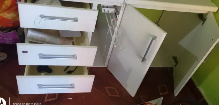 Pia de mármore com bancada em MDF