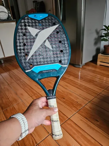 Vendo raquete de beach tennis