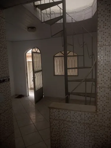 Alugo em vila valqueire triplex 2quartos