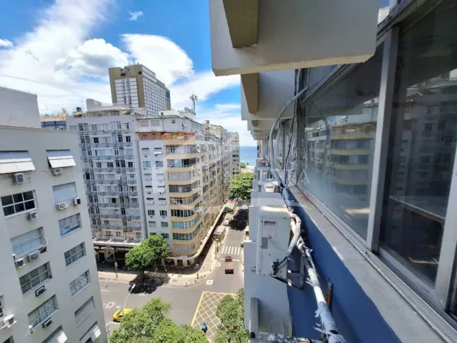 SALA COMERCIAL COM VISTA PARA O MAR EM RUA NOBRE!!!