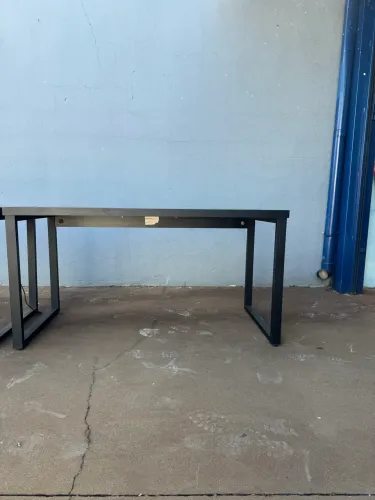 Mesa e gaveteiro para escritório