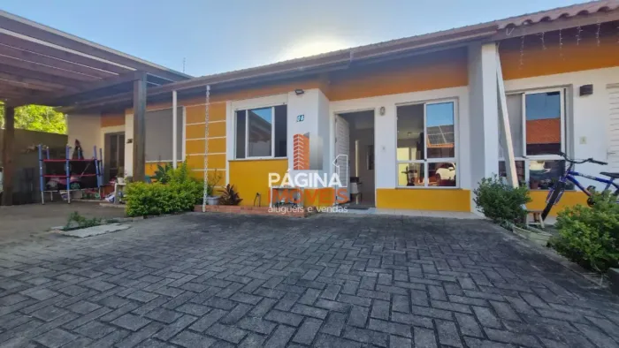 Página 1 Imóveis anuncia para venda, casa de 02 dormitórios, no Condomínio Reserva do Bosq