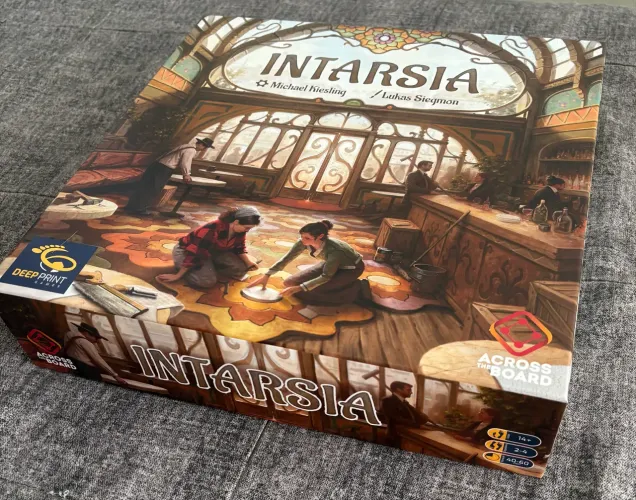 Jogo de tabuleiro INTARSIA