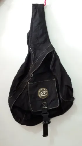 Mochila Triangular Preta