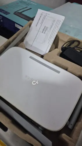 TP-Link Aginet EC220-G5. Ele é um roteador Wi-Fi Mesh AC1200