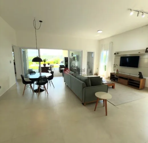 Casa térrea em Guararema com 230 m².